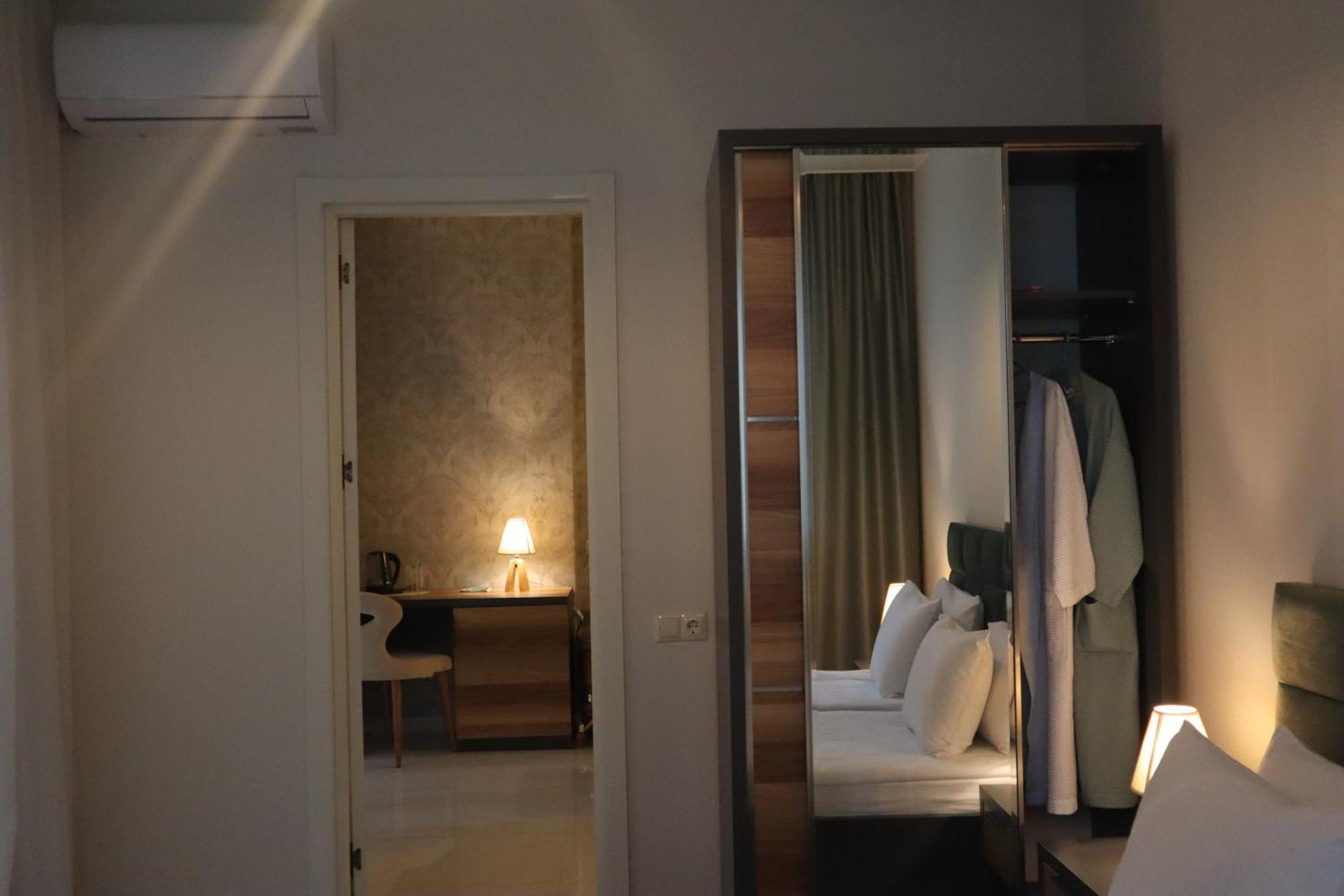 Horizons Hotel Rooms Batumi Exterior photo